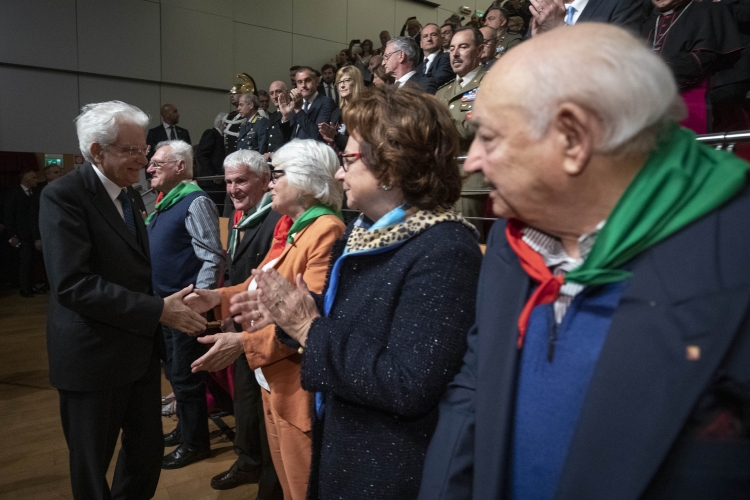 Il Presidente Sergio Mattarella saluta alcuni testimoni della Resistenza del Vittoriese in occasione del 74° anniversario della Liberazione
