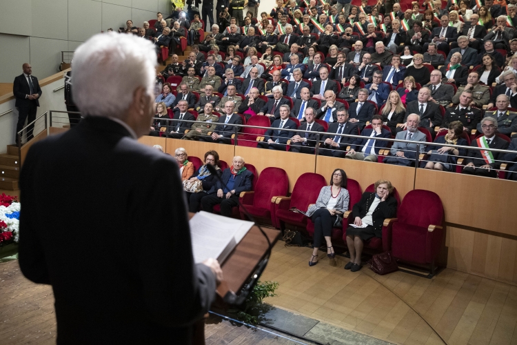 Il Presidente Sergio Mattarella al teatro Lorenzo Da Ponte durante il suo intervento alla cerimonia commemorativa del 74° anniversario della Liberazione.
