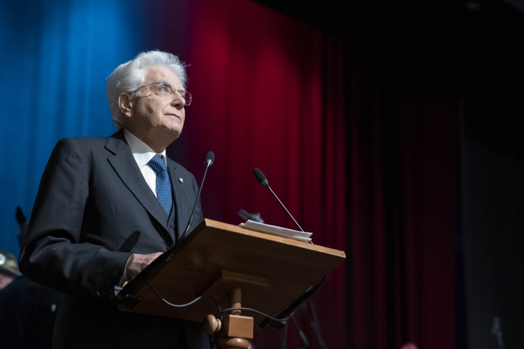 Il Presidente Sergio Mattarella al teatro Lorenzo Da Ponte durante il suo intervento alla cerimonia commemorativa del 74° anniversario della Liberazione.
