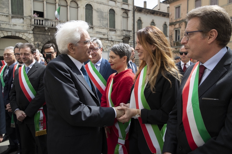 Il Presidente Sergio Mattarella con i Sindaci della Provincia di Treviso in occasione della cerimonia commemorativa del 74° anniversario della Liberazione
