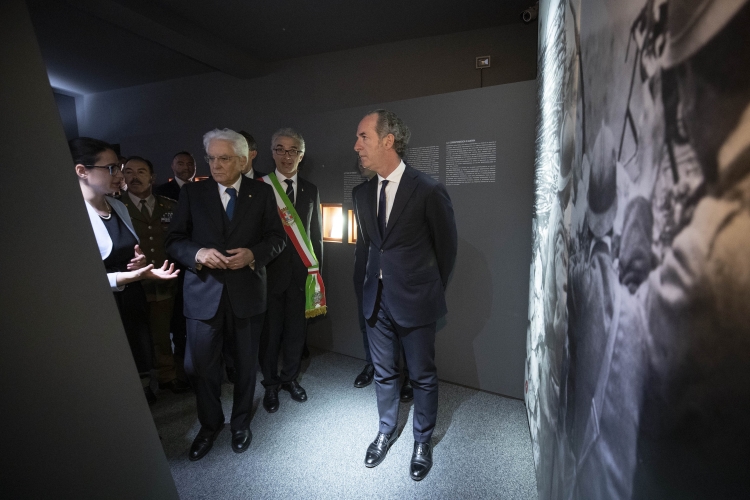 Il Presidente Sergio Mattarella durante la visita al Museo della Battaglia in occasione del 74° anniversario della Liberazione
