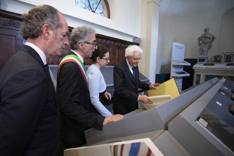 Il Presidente Sergio Mattarella durante la visita al Museo della Battaglia in occasione del 74° anniversario della Liberazione