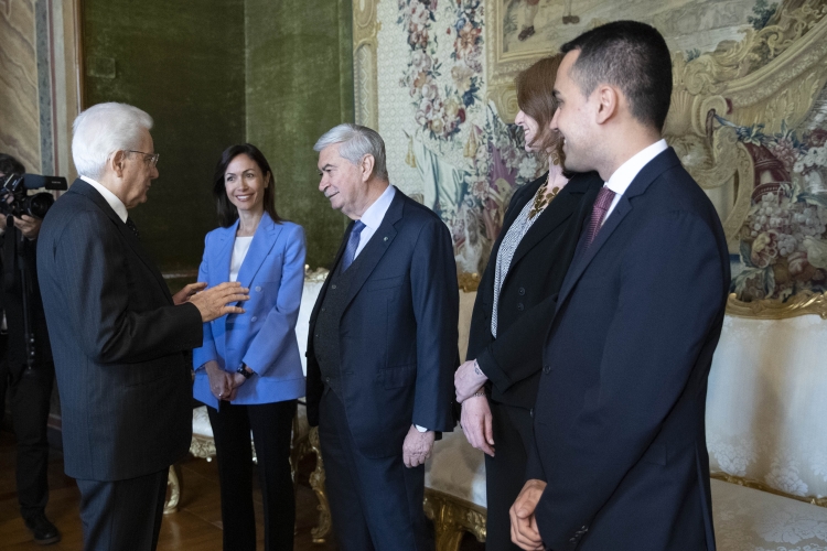 Il Presidente Sergio Mattarella con Mara Carfagna, Vice Presidente della Camera dei Deputati, il Dott. Mario Rosario Morelli, Vice Presidente della Corte costituzionale e la Sen. Laura Bottici, Senatore Questore del Senato e l’On. Luigi Di Maio, Vice Presidente del Consiglio e Ministro del Lavoro e delle Politiche sociali,in occasione della Festa del Lavoro.
