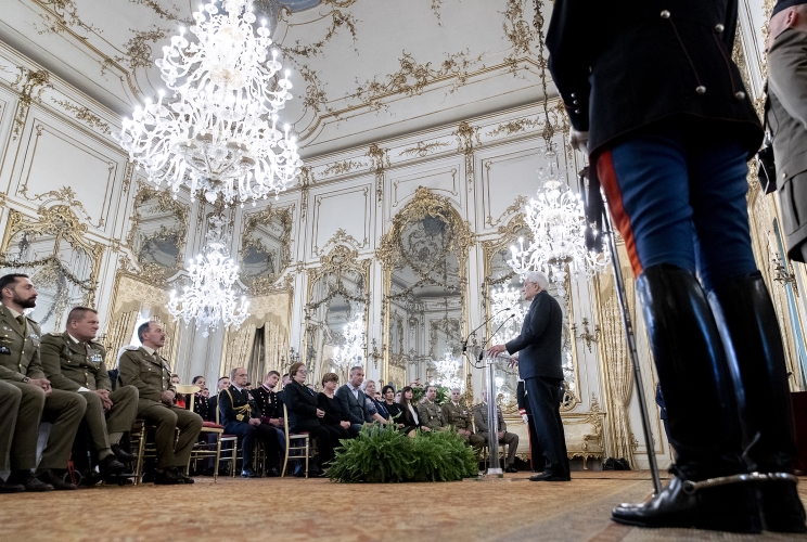Il Presidente Sergio Mattarella in occasione dell'incontro con una rappresentanza dell’Esercito Italiano, nel 158° anniversario di fondazione dell'Esercito Italiano