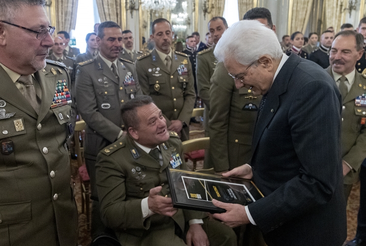Il Presidente Sergio Mattarella in occasione dell'incontro con una rappresentanza dell’Esercito Italiano, nel 158° anniversario di fondazione dell'Esercito Italiano