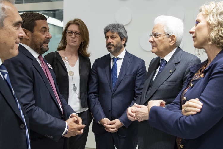 Il Presidente Sergio Mattarella al Museo MAXXI – Museo Nazionale delle Arti del XXI secolo di Roma,con Giovanna Melandri,On.Roberto Fico,Sen. Laura Bottici,con Claudio Tesauro e Valerio Neri,rispettivamente Presidente e Direttore Generale di “Save the Children”-Italia,in occasione della cerimonia di celebrazione del centenario di “Save the Children”. 
