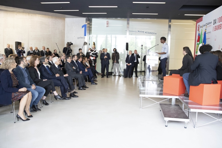 Il Presidente Sergio Mattarella al Museo MAXXI – Museo Nazionale delle Arti del XXI secolo di Roma,in occasione della cerimonia di celebrazione del centenario di “Save the Children”. 
