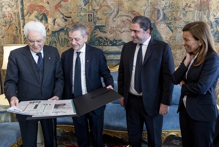 Il Presidente Sergio Mattarella con Carlo Verdelli, Direttore de "La Repubblica" e una rappresentanza del quotidiano
