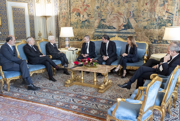 Il Presidente Sergio Mattarella con Carlo Verdelli, Direttore de "La Repubblica" e una rappresentanza del quotidiano