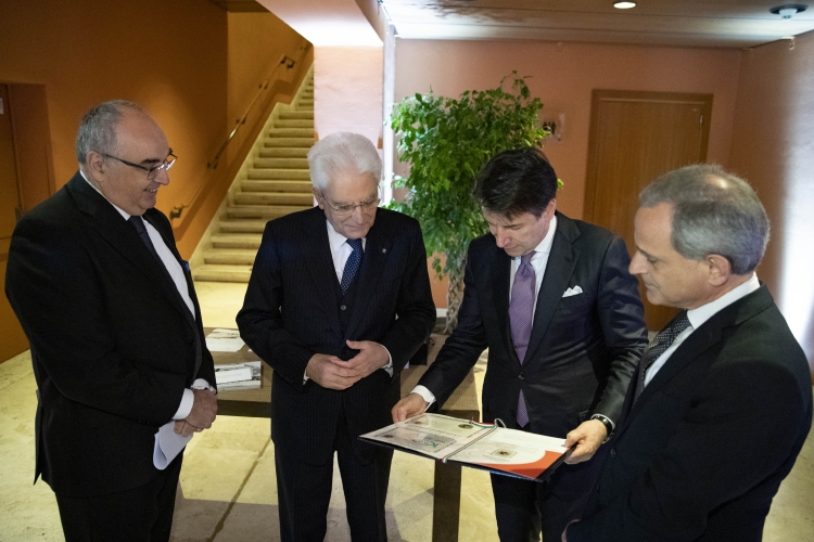 Il Presidente Sergio Mattarella all'Auditorium Parco della Musica,con Giuseppe Conte, Presidente del Consiglio dei Ministri,Sen.Francesco Maria Giro, Segretario della Presidenza del Senato e con Maurizio Gardini, Presidente della Confederazione Cooperative Italiane – CONFCOOPERATIVE,in occasione della cerimonia di celebrazione del centenario di fondazione della Confederazione Cooperative Italiane. 

