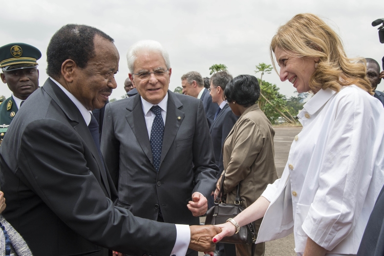 Il Presidente Sergio Mattarella e la Signora Laura al loro arrivo in Camerun 