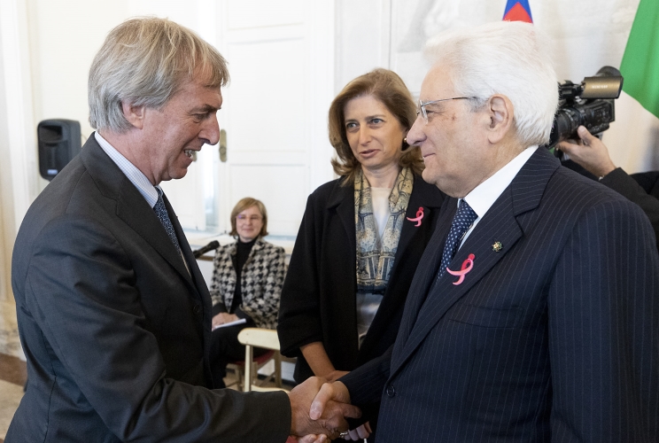 Il Presidente Sergio Mattarella con Riccardo Masetti, Presidente di Komen Italia, in occasione dell'incontro con i partecipanti alla XX edizione dell’evento “Race for the Cure”