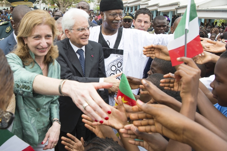 Il Presidente Sergio Mattarella e la signora Laura al “Centro orientamento educativo" (COE) di Mbalmayo
