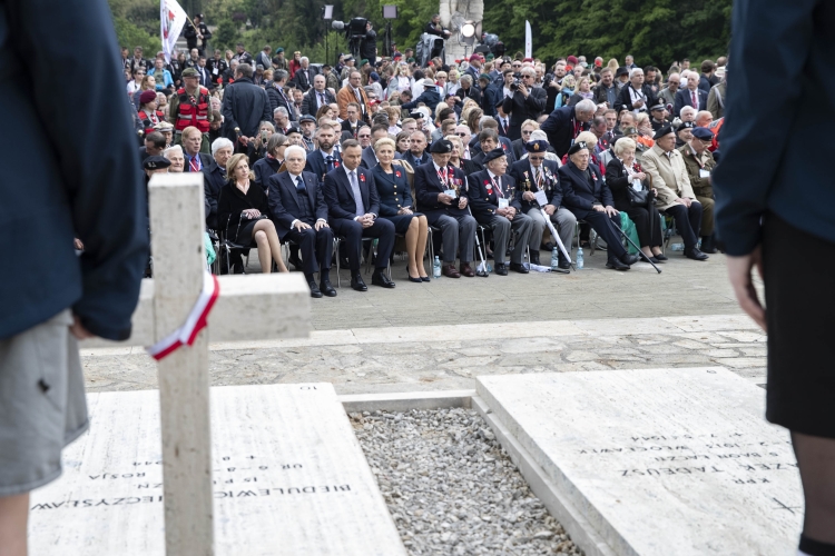 Il Presidente della Repubblica Sergio Mattarella e la Sig.ra Laura con il Presidente della Repubblica di Polonia Andrzej Duda e consorte,Sig.ra Agata Kornhauser-Duda,in occasione del 75° anniversario della battaglia di Montecassino