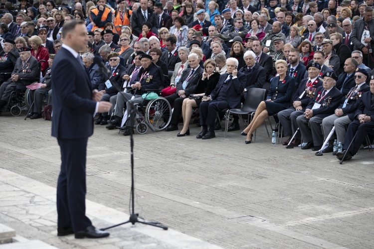 Il Presidente della Repubblica Sergio Mattarella e la Sig.ra Laura con il Presidente della Repubblica di Polonia Andrzej Duda e consorte,Sig.ra Agata Kornhauser-Duda,in occasione del 75° anniversario della battaglia di Montecassino