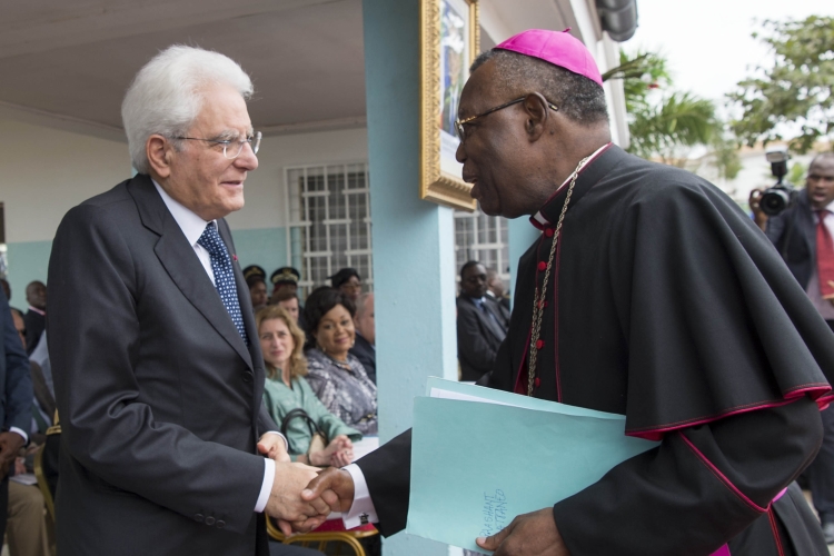 Il Presidente Sergio Mattarella al “Centro orientamento educativo" (COE) di Mbalmayo