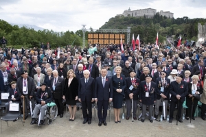 Il Presidente della Repubblica Sergio Mattarella e la Sig.ra Laura con il Presidente della Repubblica di Polonia Andrzej Duda e consorte,Sig.ra Agata Kornhauser-Duda,in occasione del 75° anniversario della battaglia di Montecassino