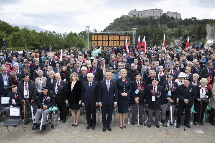 Il Presidente della Repubblica Sergio Mattarella e la Sig.ra Laura con il Presidente della Repubblica di Polonia Andrzej Duda e consorte,Sig.ra Agata Kornhauser-Duda,in occasione del 75° anniversario della battaglia di Montecassino