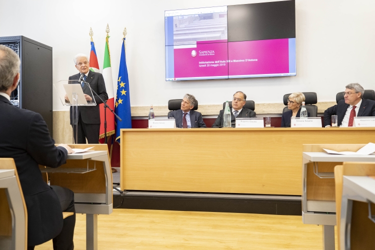 Il Presidente Sergio Mattarella alla Sapienza Università di Roma,durante la cerimonia di intitolazione dell’Aula XIII a vent’anni dall’assassinio di Massimo D’Antona. 

