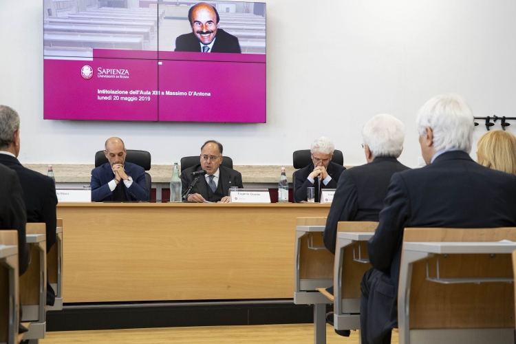 Il Presidente Sergio Mattarella alla Sapienza Università di Roma,durante la cerimonia di intitolazione dell’Aula XIII a vent’anni dall’assassinio di Massimo D’Antona. 
