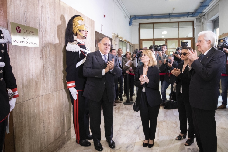 Il Presidente Sergio Mattarella alla Sapienza Università di Roma,durante la cerimonia di intitolazione dell’Aula XIII a vent’anni dall’assassinio di Massimo D’Antona. 
