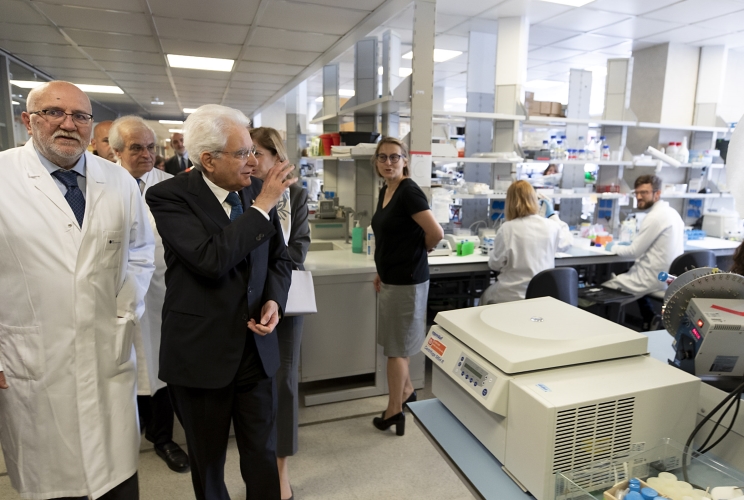 Il Presidente Sergio Mattarella nel corso della visita all’Istituto Europeo di Oncologia nel 25° anniversario di fondazione