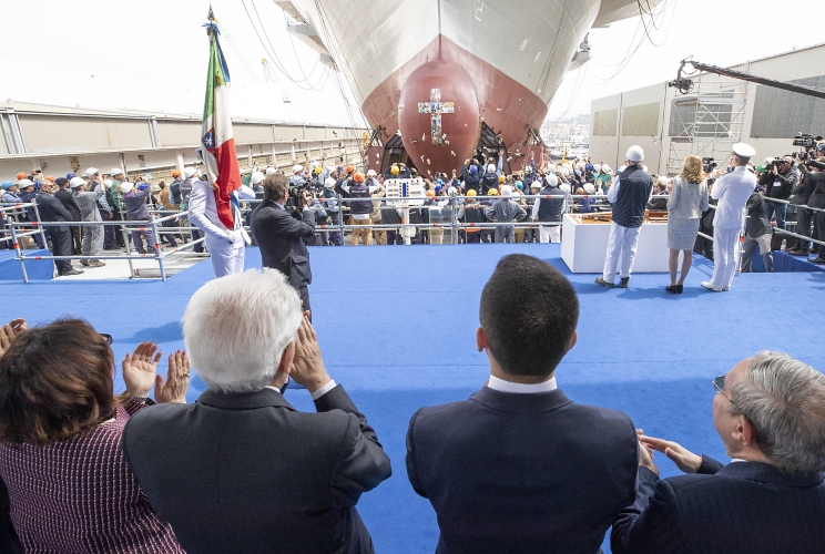 Il Presidente Mattarella con il Ministro Trenta e il Ministro Di Maio a Castellammare di Stabia alla cerimonia di varo della nave “Trieste” della Marina Militare 