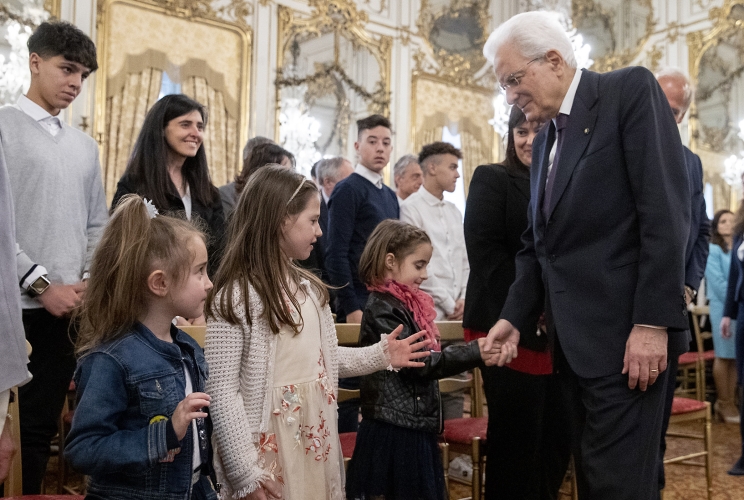 Il Presidente Sergio Mattarella in occasione della cerimonia di premiazione degli studenti vincitori del concorso dal titolo “Conoscere, capire, amare: i doveri nella Costituzione”, promosso dal Ministero dell’Istruzione, dell’Università e della Ricerca