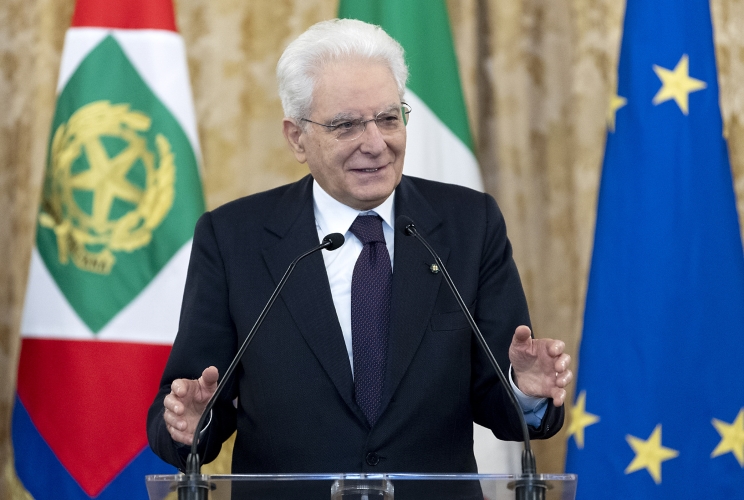 Il Presidente Sergio Mattarella in occasione della cerimonia di premiazione degli studenti vincitori del concorso dal titolo “Conoscere, capire, amare: i doveri nella Costituzione”, promosso dal Ministero dell’Istruzione, dell’Università e della Ricerca