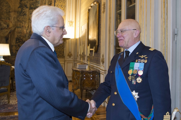 Il Presidente Sergio Mattarella con Gen. S.A. Pasquale Preziosa, 