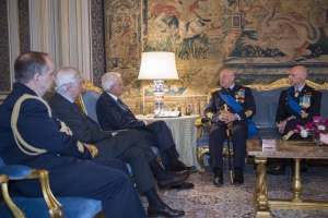 Il Presidente Sergio Mattarella con il Generale S.A. Pasquale Preziosa e il Generale S.A. Enzo Vecciarelli, 