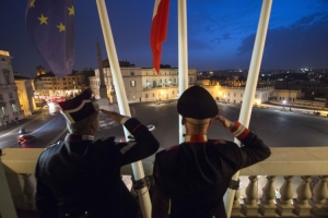 Bandiere a mezz'asta al Quirinale in seguito agli attentati che hanno colpito Bruxelles