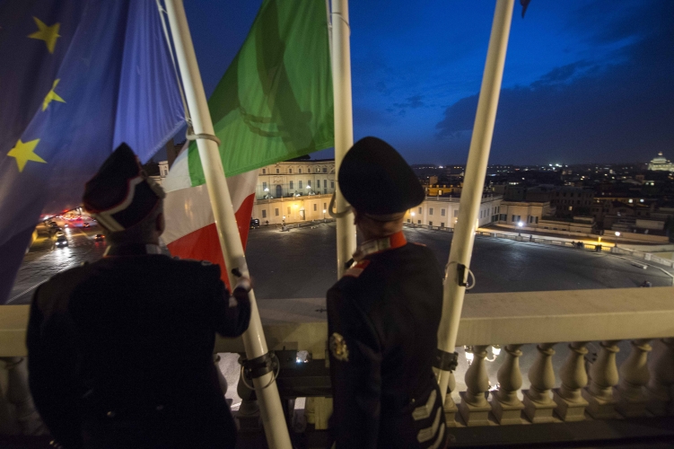 Bandiere a mezz'asta al Quirinale in seguito agli attentati che hanno colpito Bruxelles