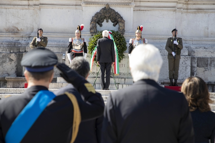 Il Presidente della Repubblica Sergio Mattarella con le Alte cariche dello Stato rende omaggio al Milite Ignoto all'Altare della Patria in occasione della Festa della Repubblica
