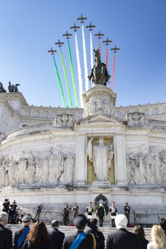 Il Presidente della Repubblica Sergio Mattarella con le Alte cariche dello Stato rende omaggio al Milite Ignoto all'Altare della Patria in occasione della Festa della Repubblica
