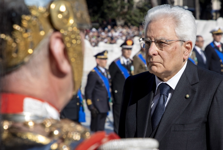 Il Presidente della Repubblica Sergio Mattarella in occasione della deposizione di una corona d’alloro all’Altare della Patria per la Festa Nazionale della Repubblica, oggi 2 giugno 2019.
