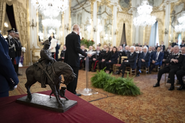 Il Presidente della Repubblica Sergio Mattarella nel corso dell'incontro con il Gen. C.A. Giovanni Nistri ed una rappresentanza di Carabinieri in occasione del 205° anniversario di costituzione dell'Arma