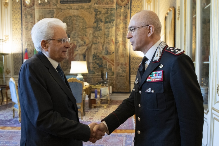 Il Presidente della Repubblica Sergio Mattarella con il Comandante Generale dell'Arma dei Carabinieri, Gen. C.A. Giovanni Nistri in occasione del 205° anniversario di costituzione dell'Arma

