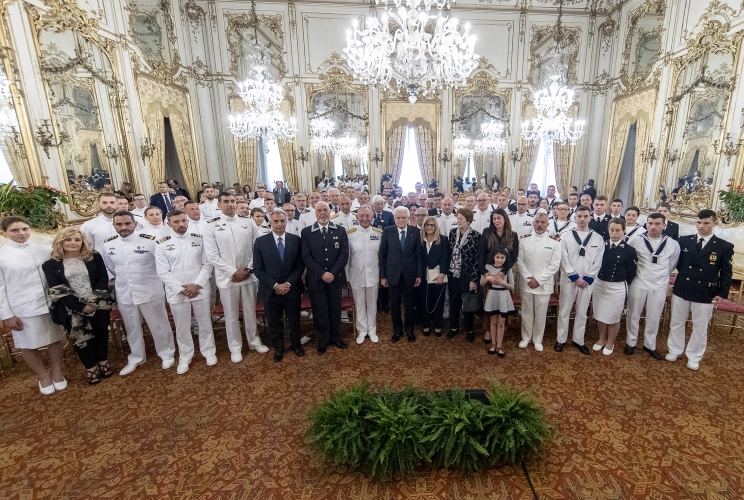 Il Presidente Sergio Mattarella con l’Amm. Sq. Valter GIRARDELLI, Capo di Stato Maggiore della Marina Militare in occasione dell'incontro con  una rappresentanza della Marina Militare, nella ricorrenza della Festa della Marina