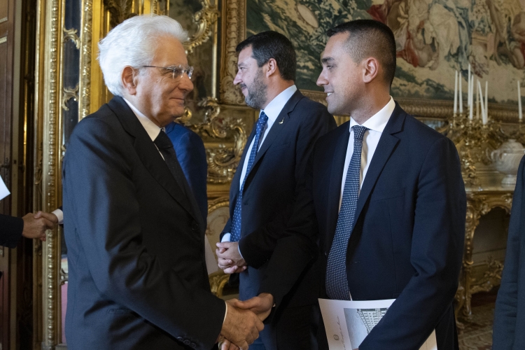 Il Presidente Sergio Mattarella con il Vice Presidente e Ministro dello Sviluppo Economico, del Lavoro e delle Politiche Sociali Luigi Di Maio in occasione dell'incontro per il prossimo Consiglio Europeo. 
