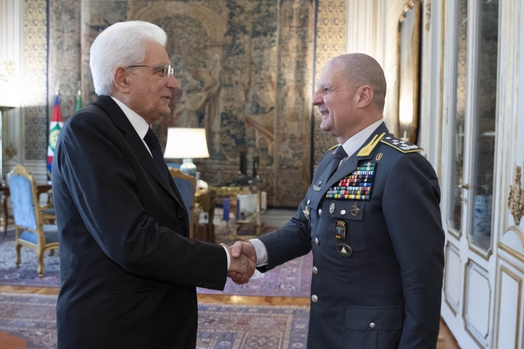 Il Presidente Sergio Mattarella con il Gen. C.A. Giuseppe ZAFARANA, Comandante Generale della Guardia di Finanza, in occasione del 245° anniversario di fondazione.
