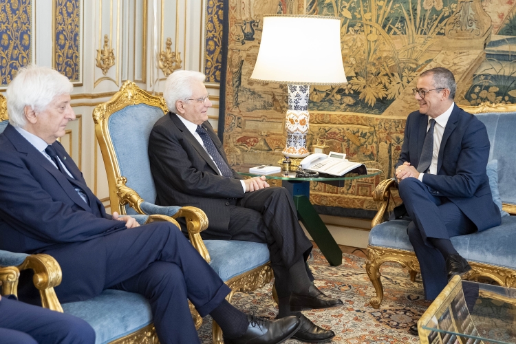 Il Presidente della Repubblica Sergio Mattarella riceve Francesco Basentini, Capo del Dipartimento dell’Amministrazione Penitenziaria,in occasione del 202° anniversario della sua costituzione.
