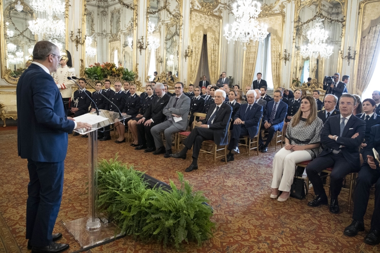 Il Presidente della Repubblica Sergio Mattarella con Francesco Basentini, Capo del Dipartimento dell’Amministrazione Penitenziaria e una rappresentanza della Polizia Penitenziaria,in occasione del 202° anniversario della sua costituzione.
