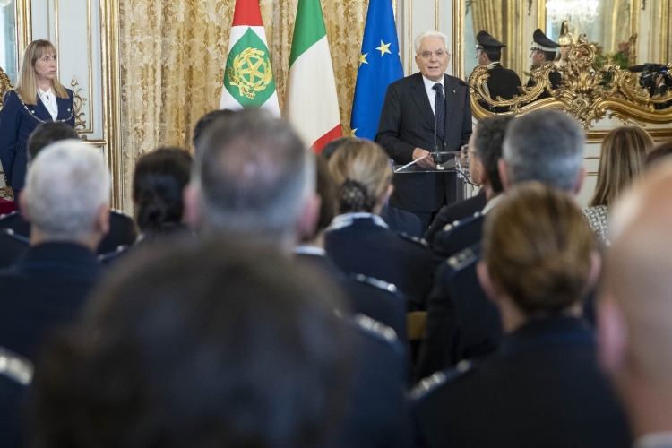Il Presidente della Repubblica Sergio Mattarella con Francesco Basentini, Capo del Dipartimento dell’Amministrazione Penitenziaria e una rappresentanza della Polizia Penitenziaria,in occasione del 202° anniversario della sua costituzione.

