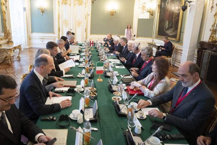 Il Presidente Sergio Mattarella con il Presidente Federale della Repubblica d'Austria Alexander Van der Bellen, durante i colloqui con le rispettive delegazioni,in occasione della visita di Stato nella Repubblica d'Austria