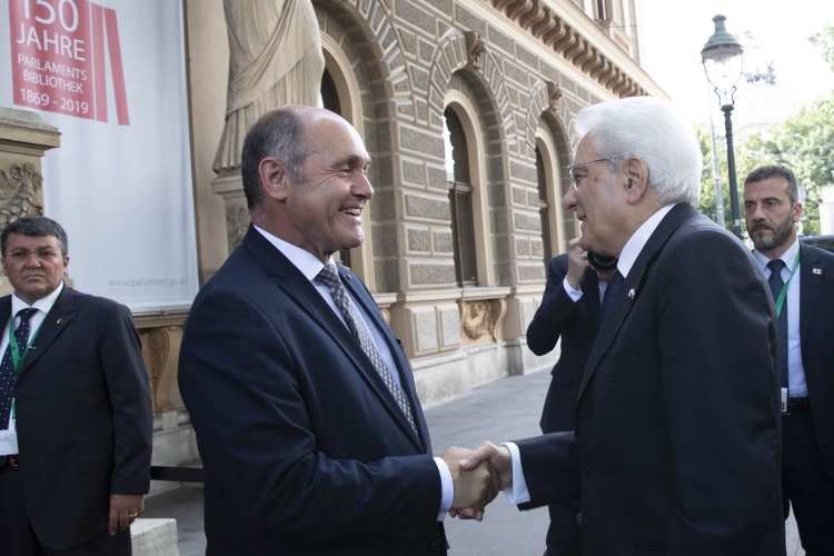 Il Presidente Sergio Mattarella a Palazzo Epstein accolto dal Presidente del Consiglio Nazionale,Wolfgang Sobotka, in occasione della visita di Stato nella Repubblica d'Austria
