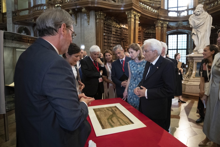 Il Presidente Sergio Mattarella e la Sig.ra Laura,alla Biblioteca Nazionale Austriaca,in occasione della visita di Stato nella Repubblica d'Austria