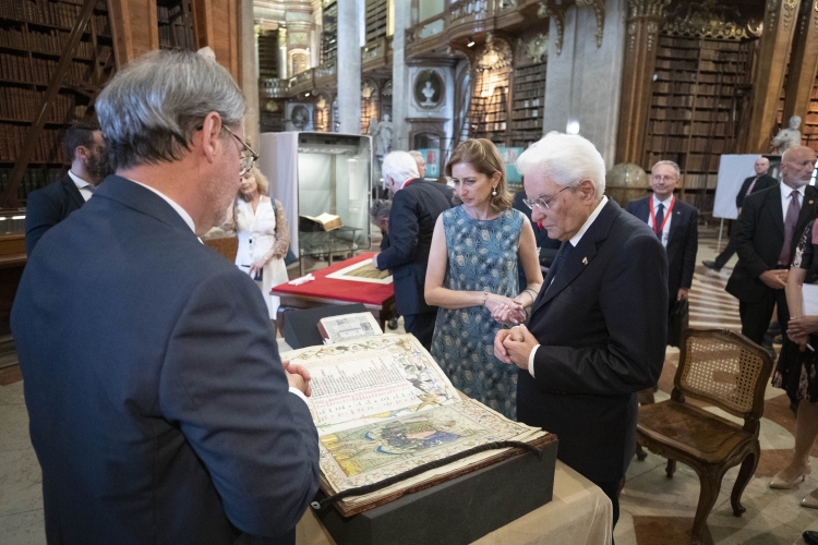 Il Presidente Sergio Mattarella e la Sig.ra Laura,alla Biblioteca Nazionale Austriaca,in occasione della visita di Stato nella Repubblica d'Austria