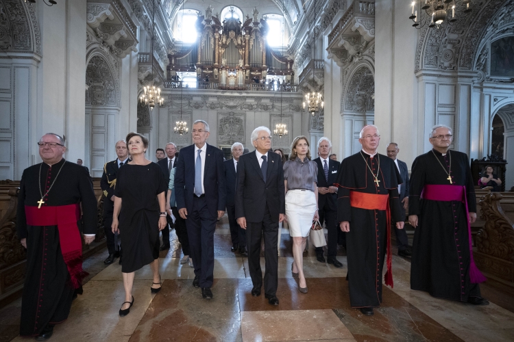 Il Presidente Sergio Mattarella, la Sig.ra Laura, il Presidente Van der Bellen e la consorte al complesso monumentale del Duomo