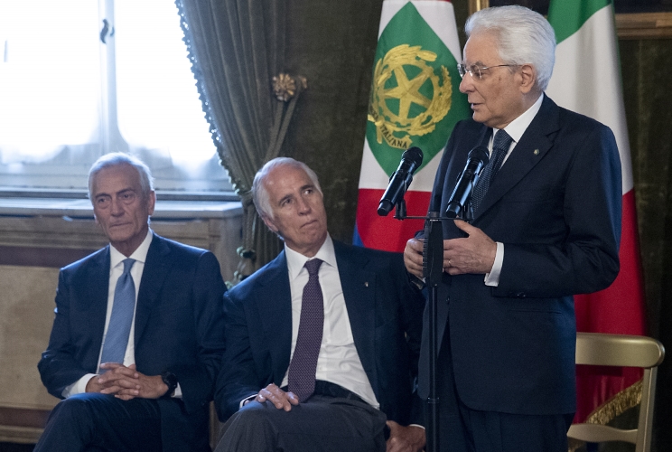 Il Presidente Sergio Mattarella con a fianco Giovanni Malagò, Presidente del CONI e Gabriele Gravina, Presidente della Federazione italiana Giuoco Calcio, nel corso dell'incontro con la Nazionale italiana di calcio femminile che ha partecipato alla fase finale dei mondiali 2019 in Francia